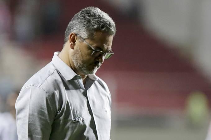 Último colocado do Brasileirão, Paraná demite técnico Rogério Micale