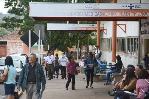 Pacientes aguardam por consultas há três anos