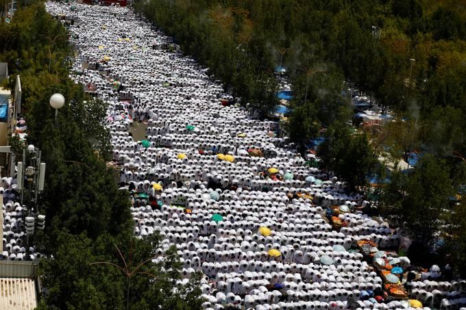 Mais de 2 milhões se reúnem no Monte Arafat para peregrinação a Meca