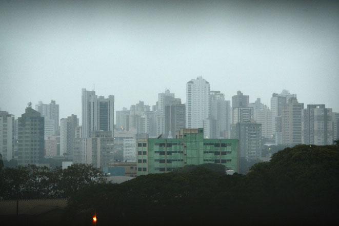 Quarta-feira será de tempo chuvoso na maior parte de MS