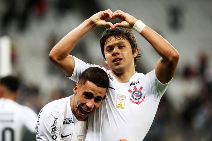 Corinthians entrega bolsas de estudos por desempenho no Brasileirão