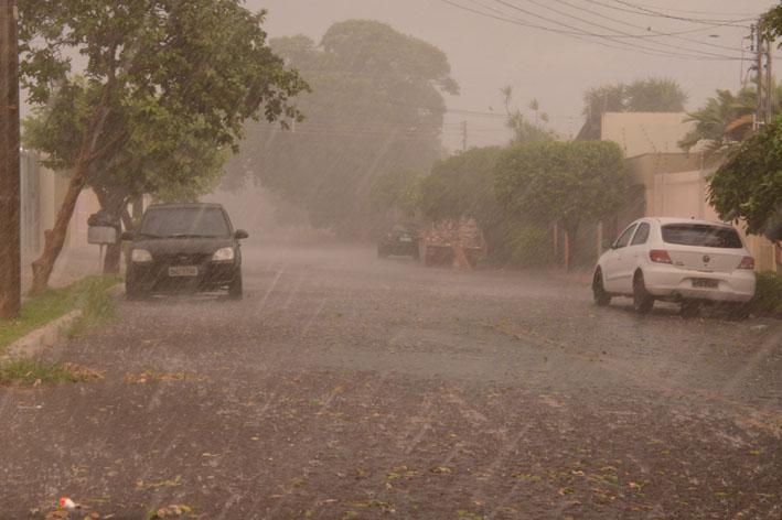 Tempestades podem ocorrer em 65 municípios do Estado