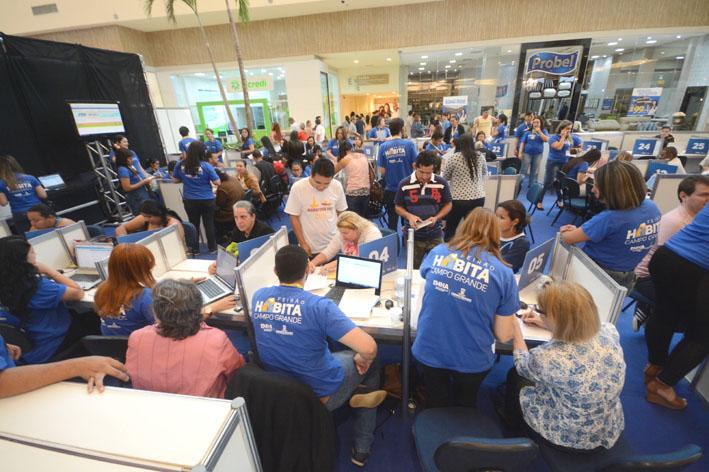 Mais de 6 mil pessoas participam de sorteio de lotes da Emha