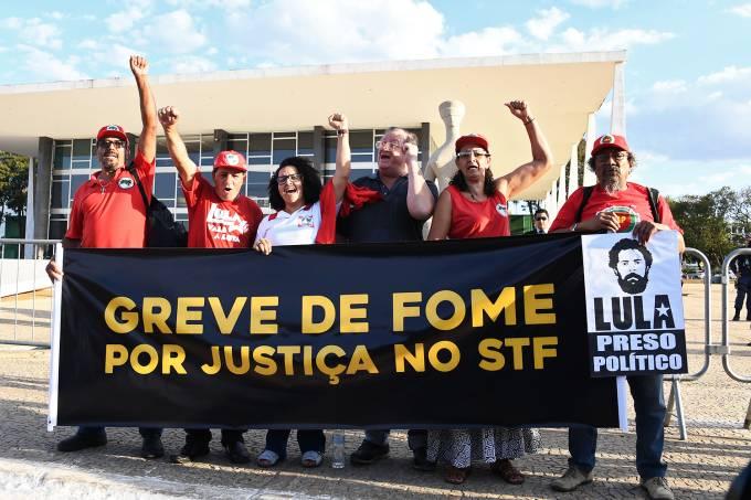 Militantes encerram greve de fome por Lula