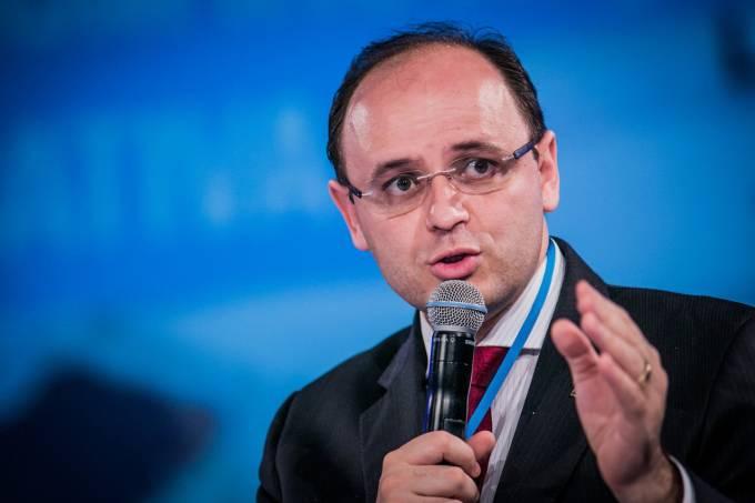 “Ensino médio está no fundo do poço”, diz ministro