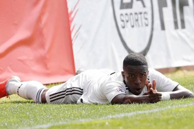 Vinicius Junior marca dois em clássico da terceira divisão espanhola