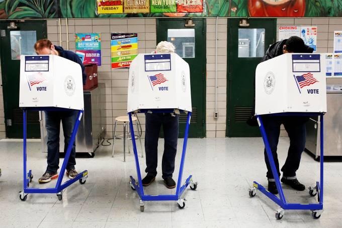 Pesquisa aponta vantagem de democratas em eleições legislativas nos EUA