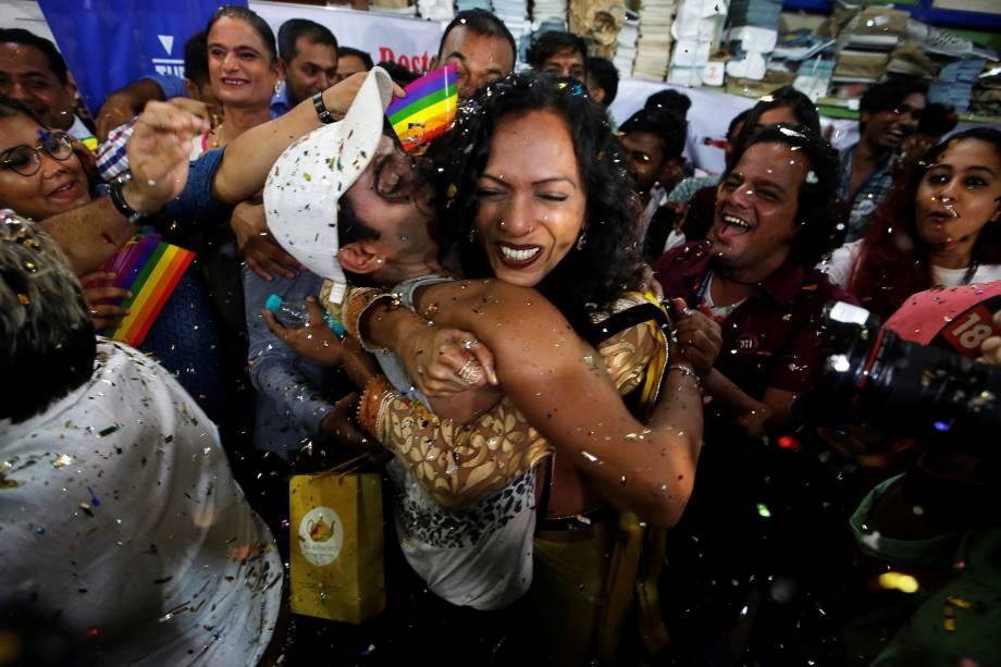 Índia derruba lei de 150 anos e descriminaliza a homossexualidade