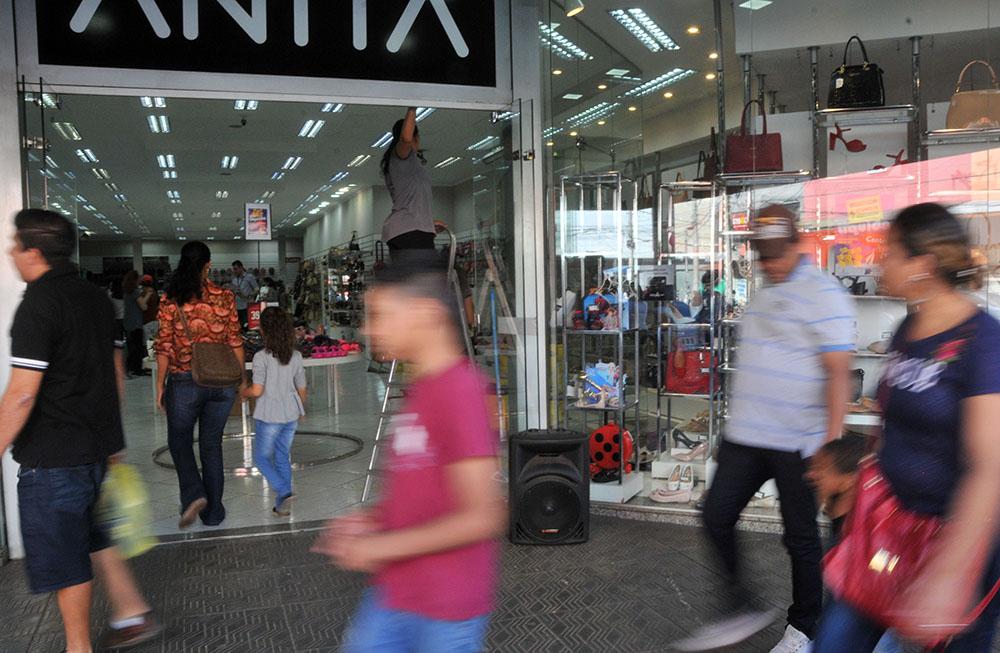 Número de inadimplentes cai; 3,2 mil quitam dívidas