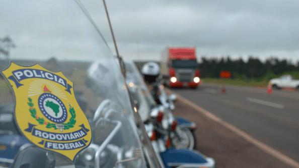 PRF multa 3.435 por excesso de velocidade no feriado