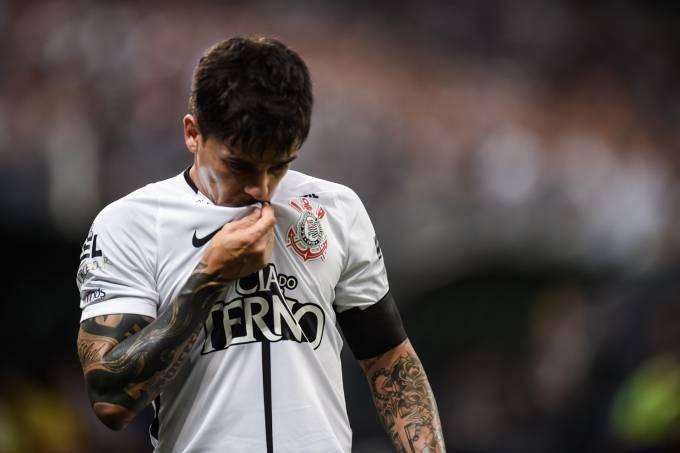 Caso Fagner: Corinthians se defende e diz que CBF desconvocou jogador