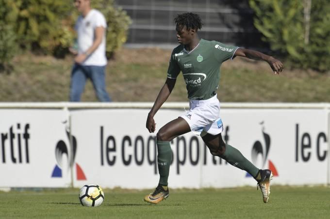 Zagueiro do Saint-Etienne é assassinado na França