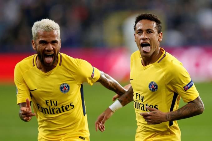 Daniel Alves revela papo com Neymar: ‘Deixa de ser moleque para ser homem’