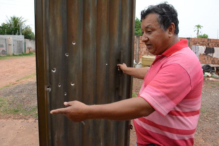 Casa é alvo de 12 disparos de arma calibre .40 durante a noite