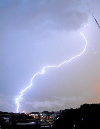 Chuva e vento forte causam alagamentos e morte em MS