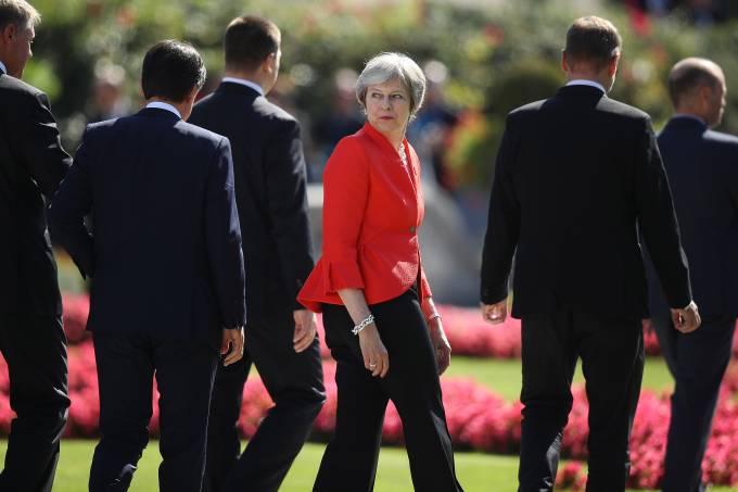 Queremos respeito da UE e proposta clara no Brexit, diz May