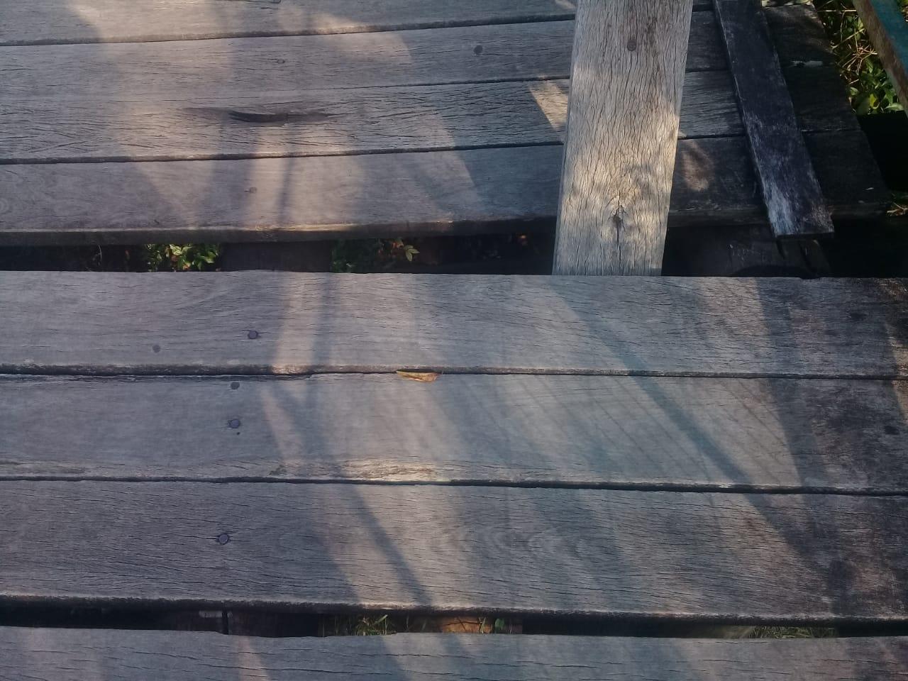 Ponte esburacada é risco para usuários do Parque Sóter