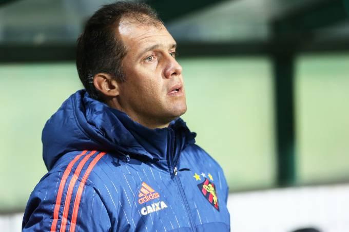 Técnico Eduardo Baptista pede demissão do Sport