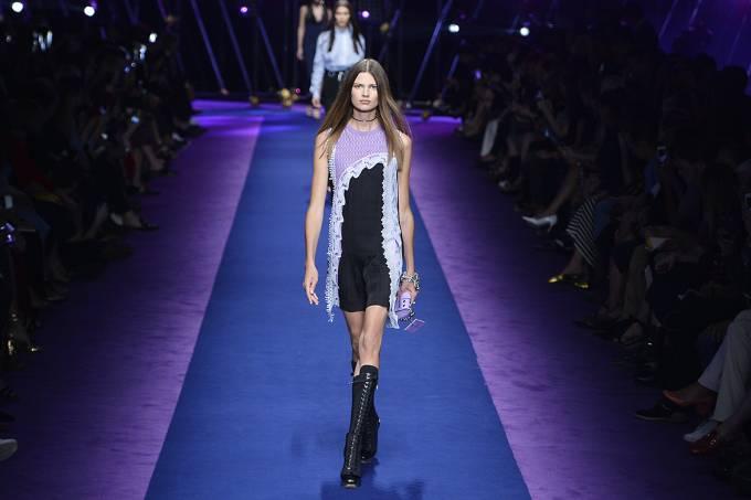 Michael Kors oficializa compra da Versace por 1,83 bilhão de euros