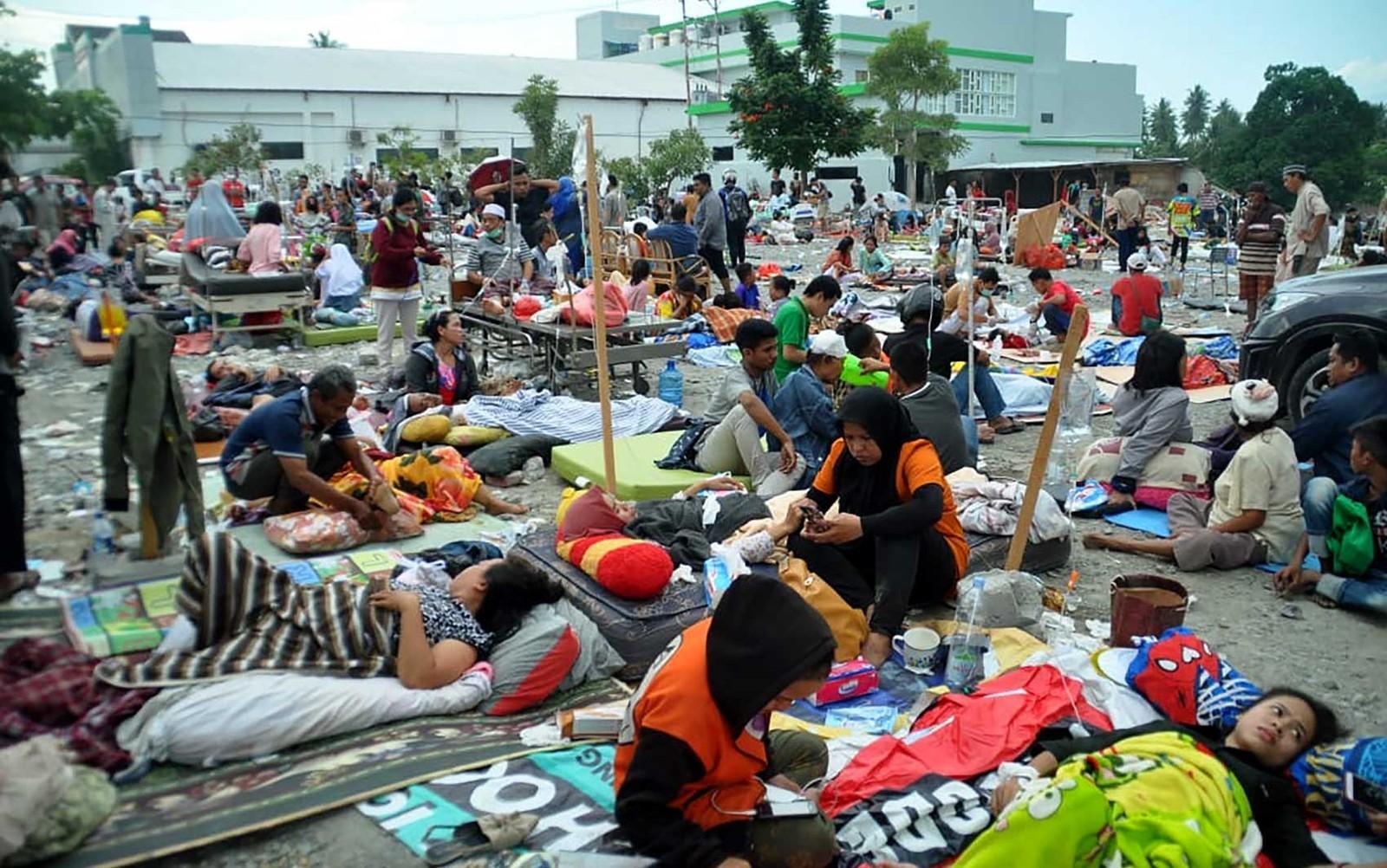 Terremotos e tsunami devastam Indonésia