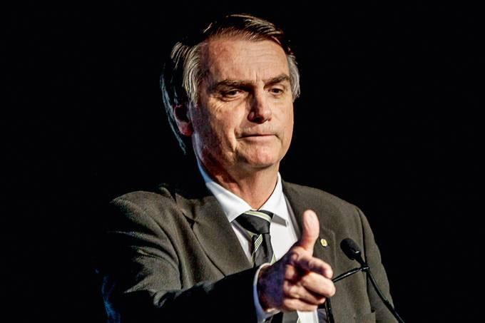 Bolsonaro recebe alta e deixa hospital em São Paulo