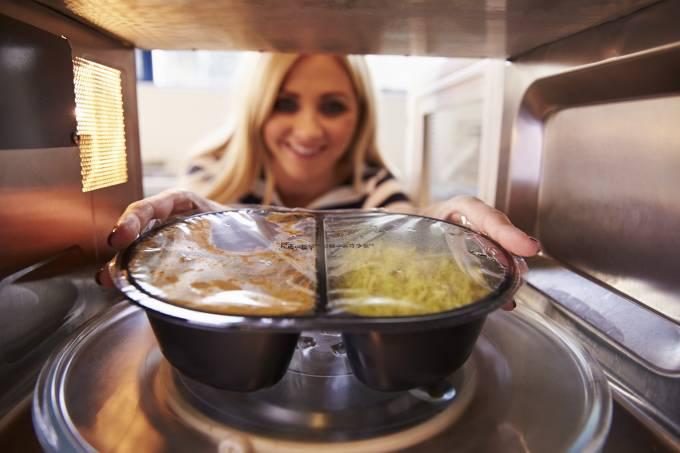 A comida no micro-ondas perde nutrientes?