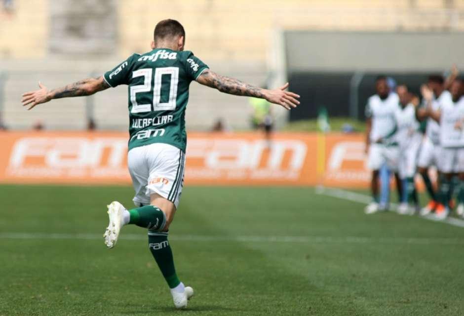 Palmeiras vence o Cruzeiro e assume liderança provisória
