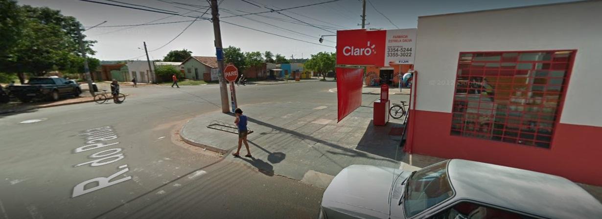 Bandido armado faz arrastão a clientes e funcionários de farmácia