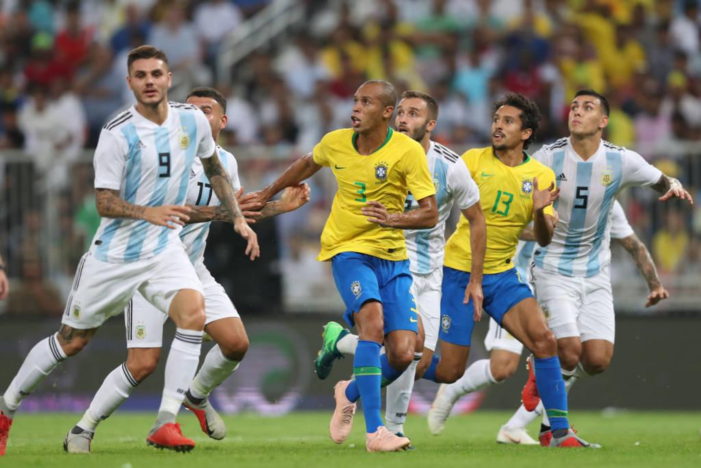Miranda marca aos 47 e Brasil derrota Argentina
