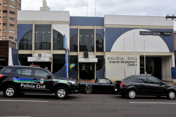 Motorista é arremessado de carro e morre