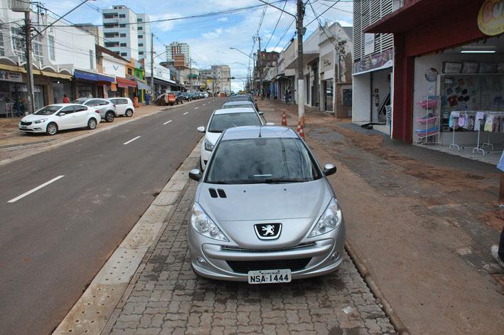 Agetran orienta sobre estacionamento na 14 de Julho