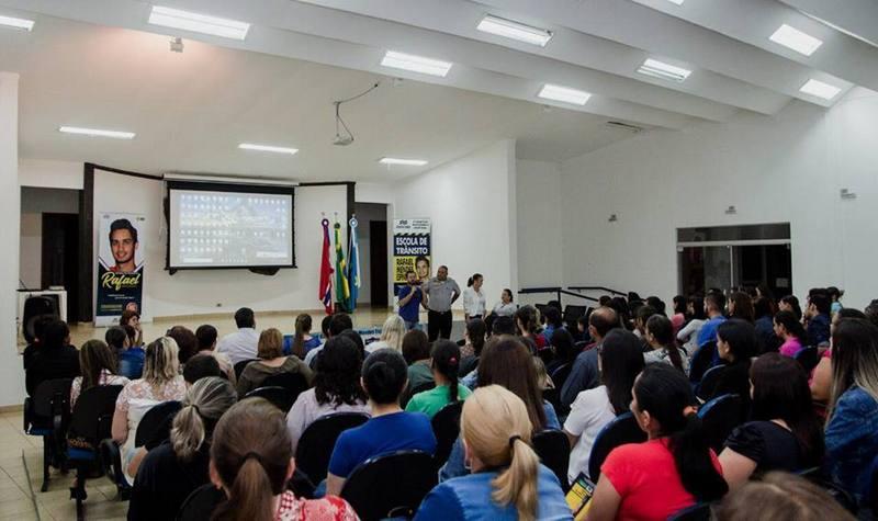 Promotor de justiça fala sobre trânsito seguro para educadores em Antônio João