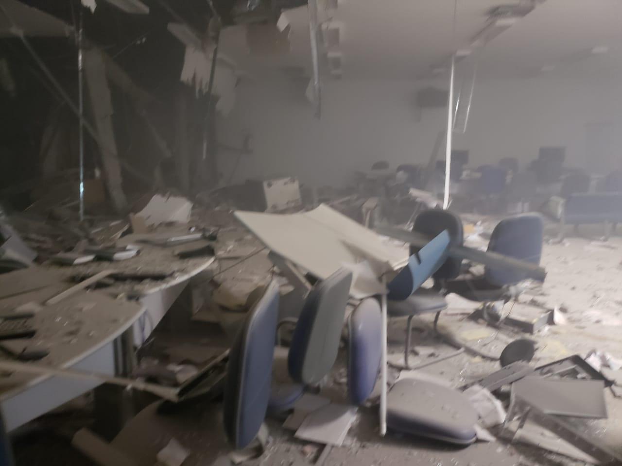 Bandidos do 'novo cangaço' explodem dois bancos e duas lojas em Chapadão do Sul