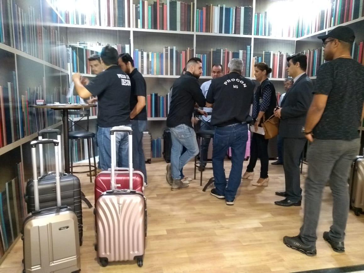 Loja de revistas é fechada por propaganda enganosa na Capital