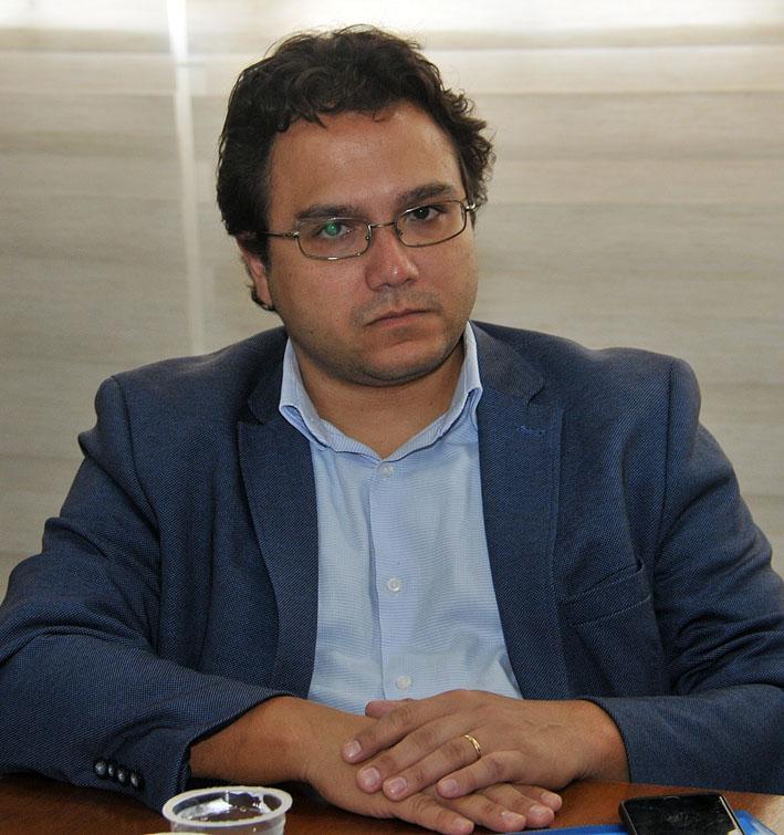 Com dificuldades, prefeitura e Estado prometem 13º em dia