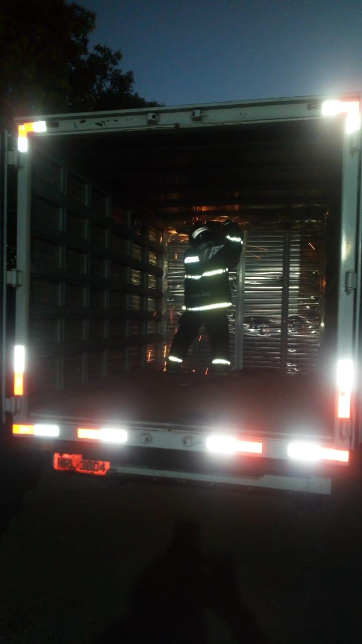 PM sente cheiro forte e encontra mais de 1t de maconha