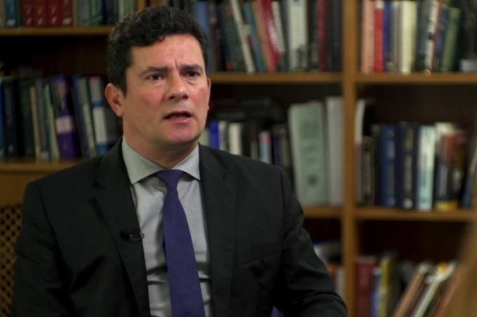 Moro defende afastamento de ministros se houver fundamento