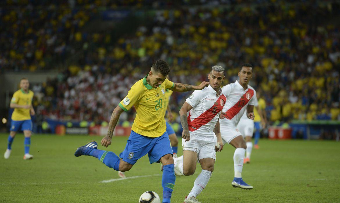 Brasil enfrenta seleção peruana nesta quinta