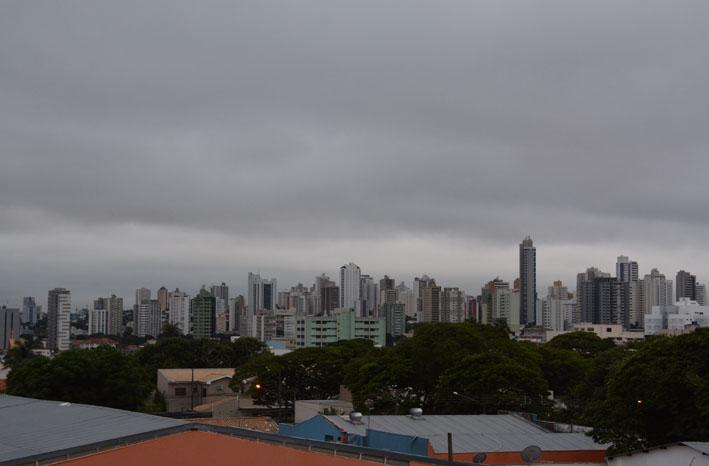 Chuvas diminuem e máximas voltam a subir nesta terça