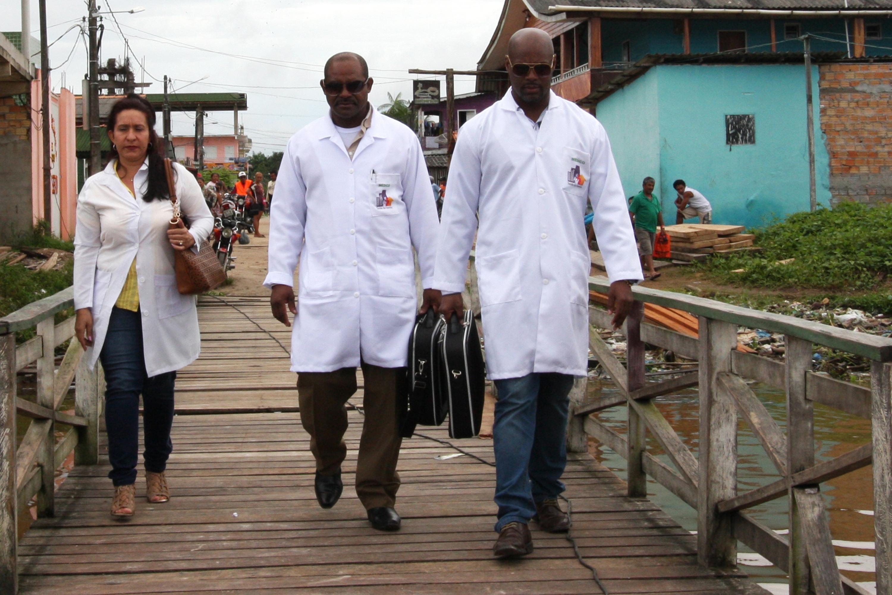 Médicos de Cuba deixam MS na semana que vem