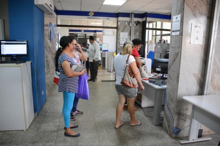 Aposentados começam a receber 2ª parcela do 13º