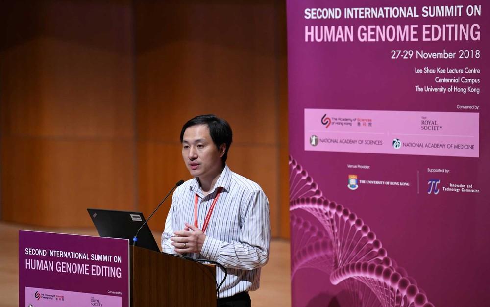 Cientista chinês que anunciou bebês geneticamente modificados suspende testes