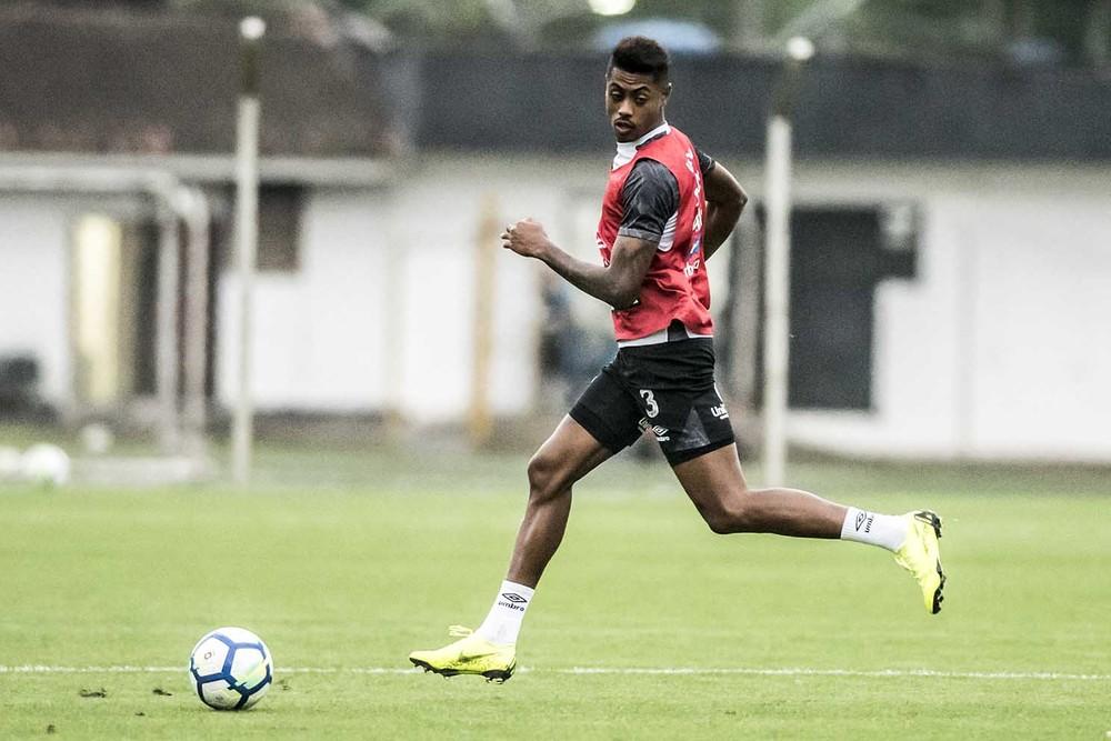 Presidente do Santos diz que sete times estão interessados em contratar Bruno Henrique