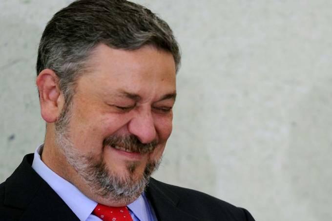 Palocci tem pena reduzida e irá para casa com tornozeleira