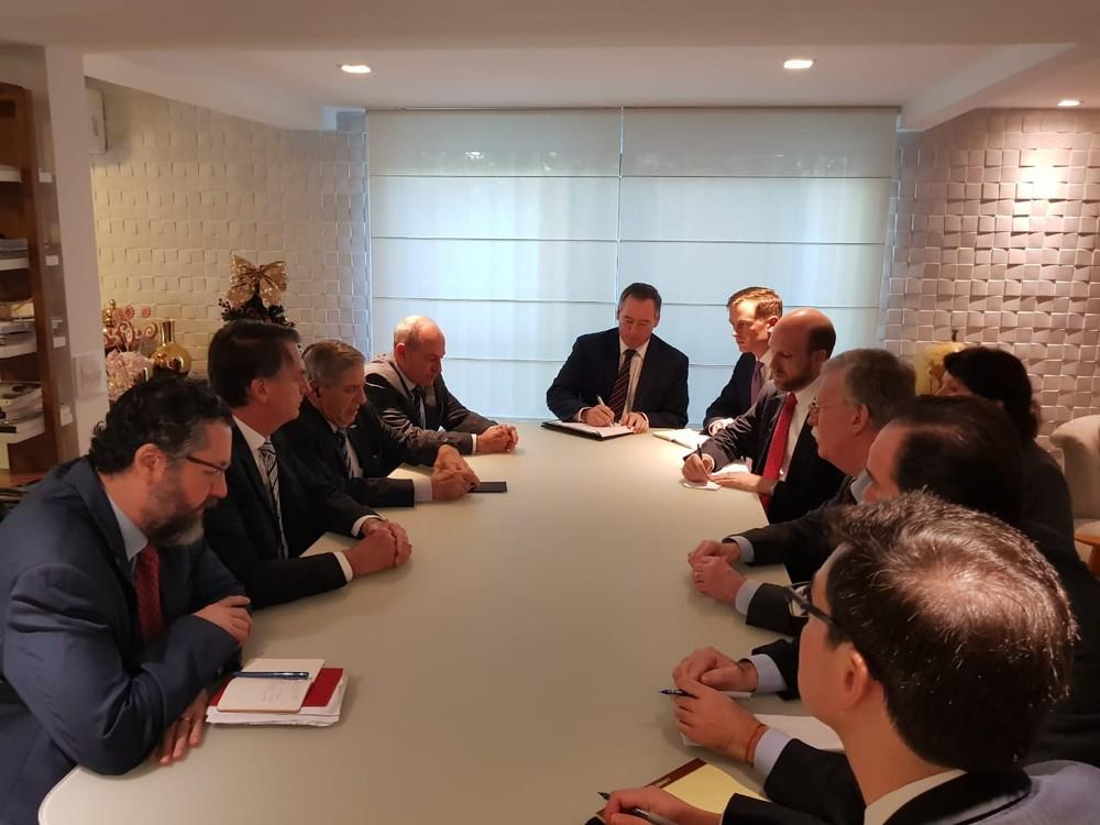 Bolsonaro recebe assessor de Segurança dos EUA