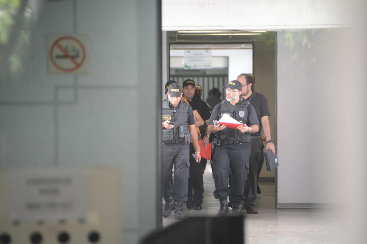 Diretor, chefe de laboratório e empresário são presos no HR