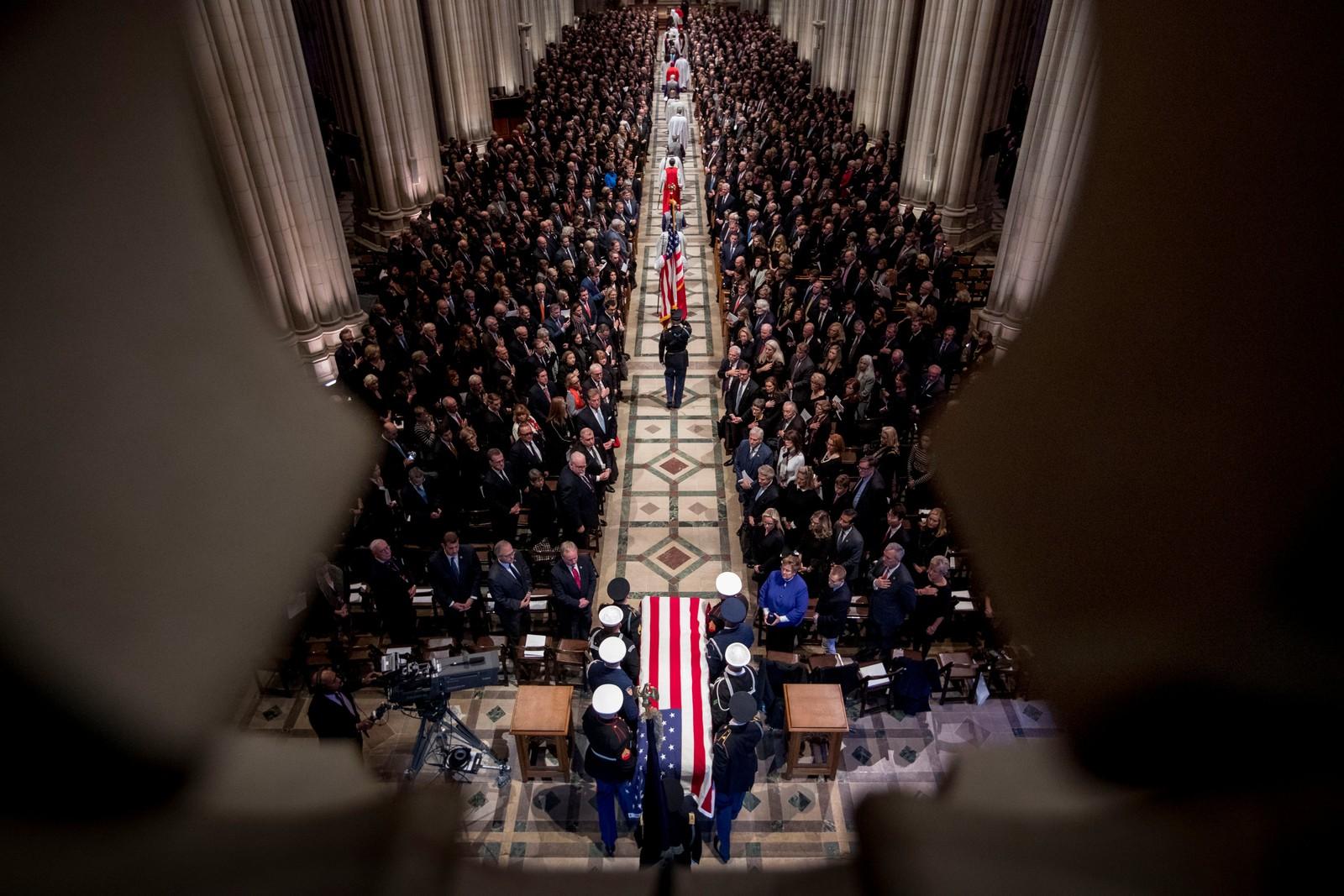 George H. W. Bush recebe honras de Estado durante funeral em Washington
