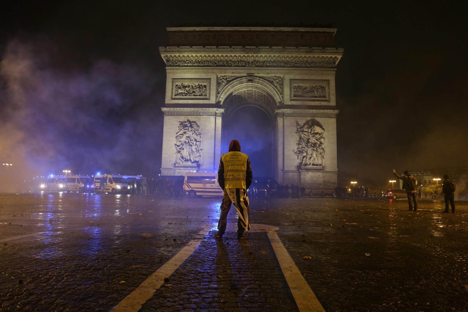 Quais as semelhanças e as diferenças entre os protestos de 2013 no Brasil e os dos 'coletes amarelos' na França?