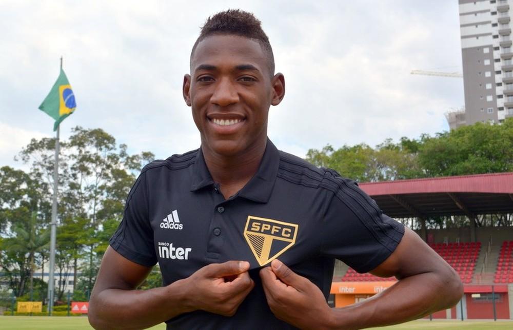 São Paulo anuncia a contratação do lateral-esquerdo Léo Pelé