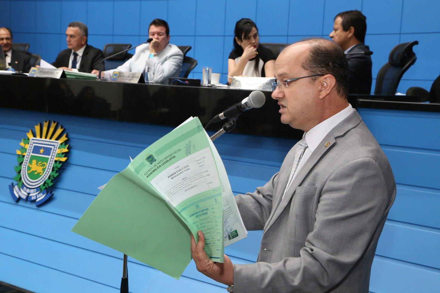 Comissão dá sinal verde a teto de aposentadoria de servidores